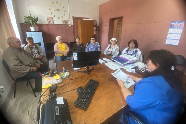 В отделе социальной защиты населения Комаричского района с гражданами пенсионного возраста обсудили способы защиты от мошенничества