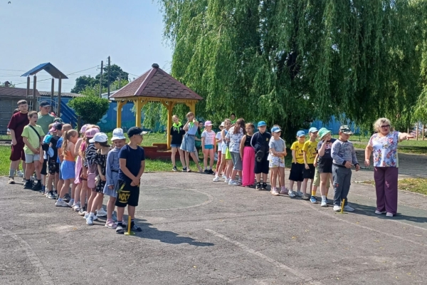 В Комаричском детском парке «Радуга» в честь Пушкинского дня и Дня русского языка была организована конкурсно-игровая программа «В волшебной Пушкинской стране»