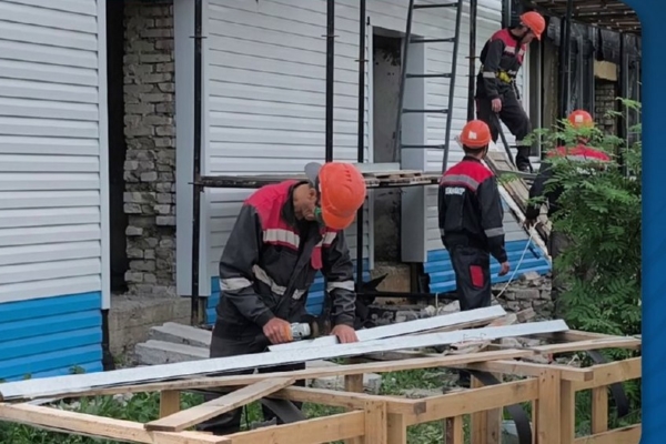 Брянские специалисты продолжает капремонт инфекционного отделения в Брянке