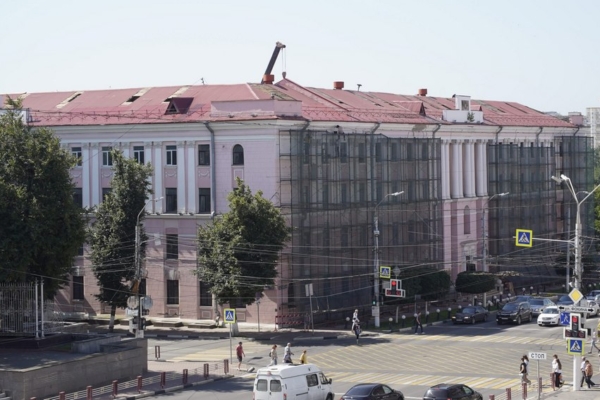 В Брянске в здании учебного корпуса филиала Сеченовского университета ведутся кровельные работы