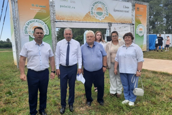 Комаричская делегация принимает участие в «Дне Брянского поля -2025»