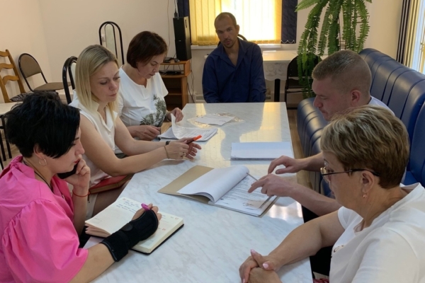 В комплексном центре социального обслуживания населения Комаричского района состоялась встреча с участником СВО