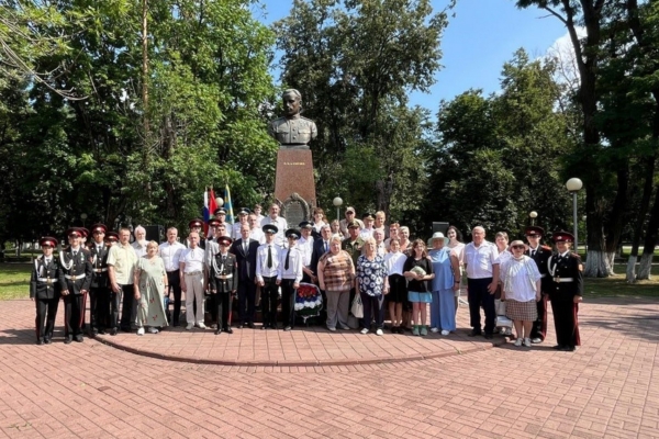 В Брянске отметили 108 лет со дня рождения лётчика Павла Камозина