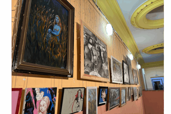 В Белых Берегах открылась выставка бойца «БАРС-Брянск» Виктора Чмыхова