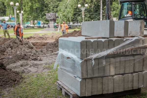 В брянском сквере начали возводить памятник пограничникам