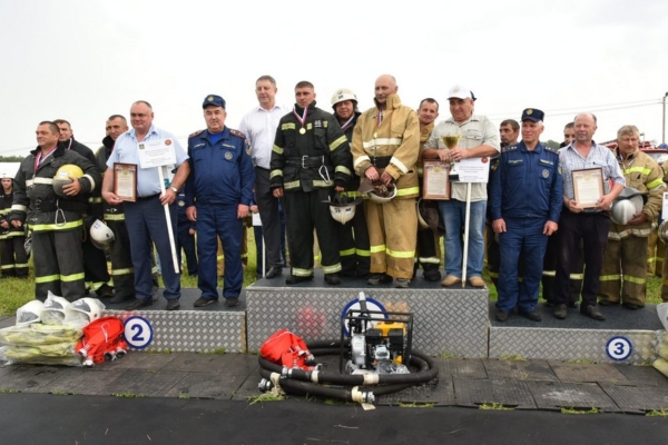 На выставке «День Брянского поля» прошли соревнования подразделений добровольной пожарной охраны