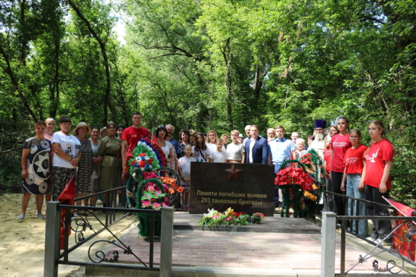 В Комаричском районе реконструировали мемориал памяти солдат, павших в Великой Отечественной войне