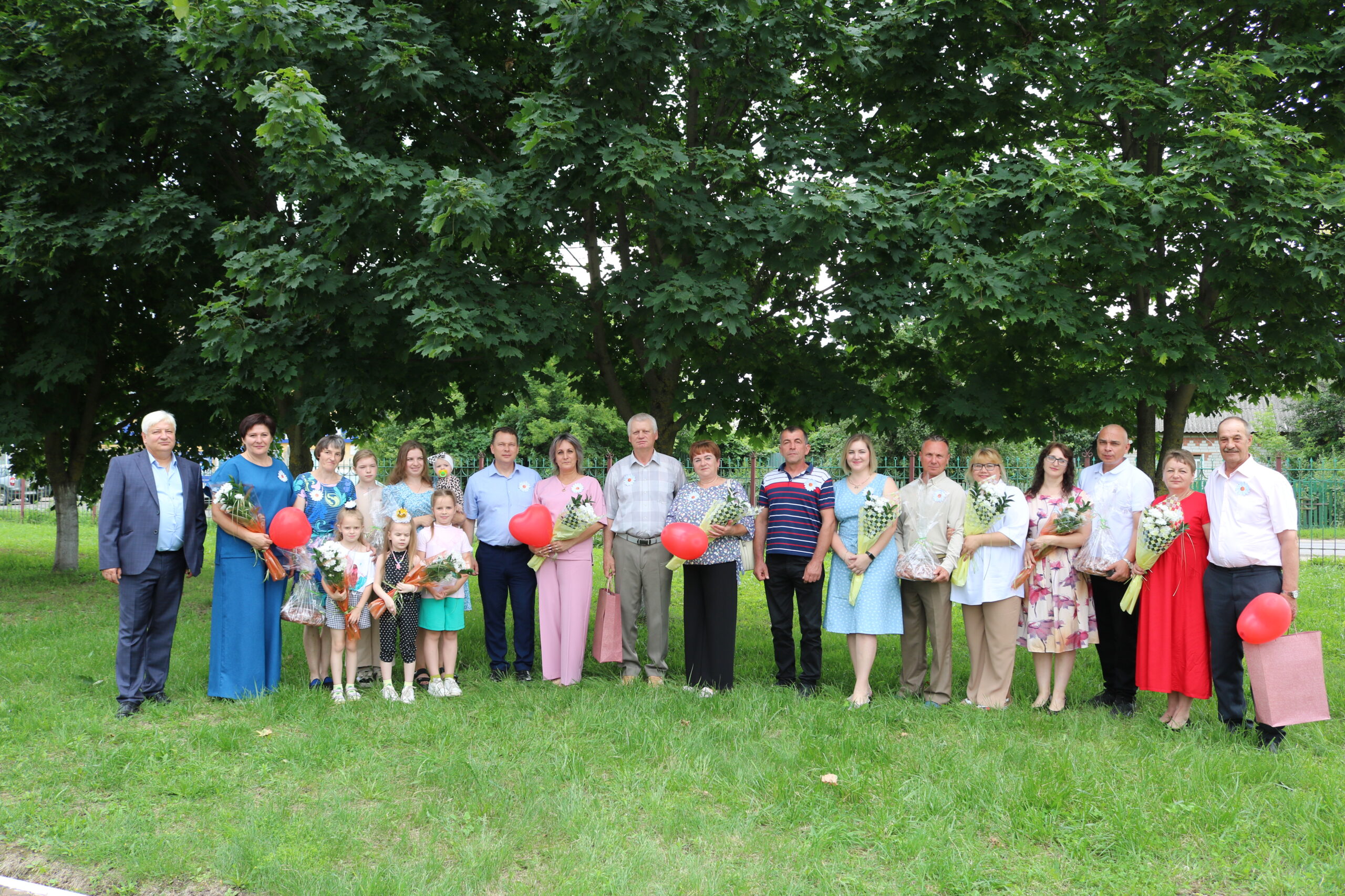 В Комаричском районном Доме культуры чествовали семейные пары