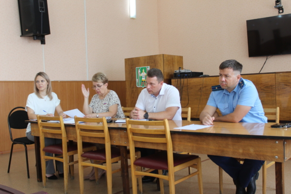 В администрации Комаричского района состоялось важное заседание районного Совета народных депутатов