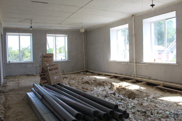 Капремонт второго корпуса Комаричской СОШ №2 продолжается