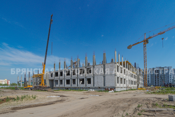 На территории бывшего брянского аэропорта строится новая школа