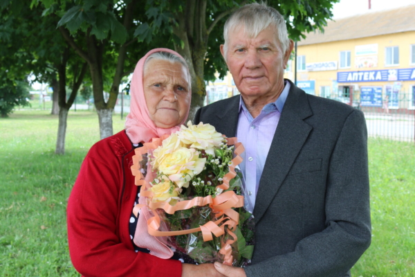 Мы с тобой!  И в печали и в радости! Мы с тобой!  До глубокой до старости!