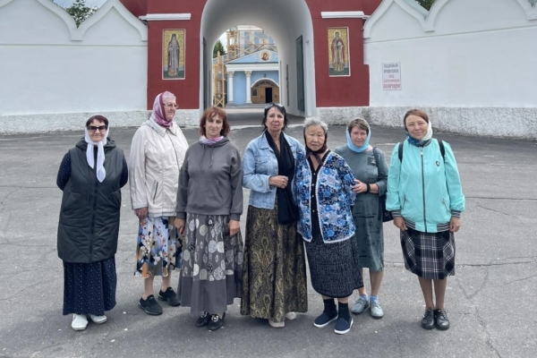 Члены клуба «Активное долголетие» ГБУ КЦСОН Комаричского района совершили экскурсию в Площанскую пустынь