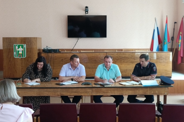 В администрации Комаричского района обсудили вопросы безопасности дорожного движения