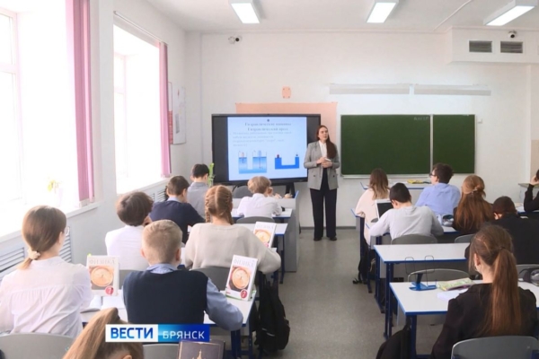 В Брянской области определились участники программы «Земский учитель»