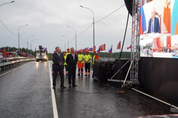 Владимир Путин дал старт движению по новому путепроводу в Унече Брянской области