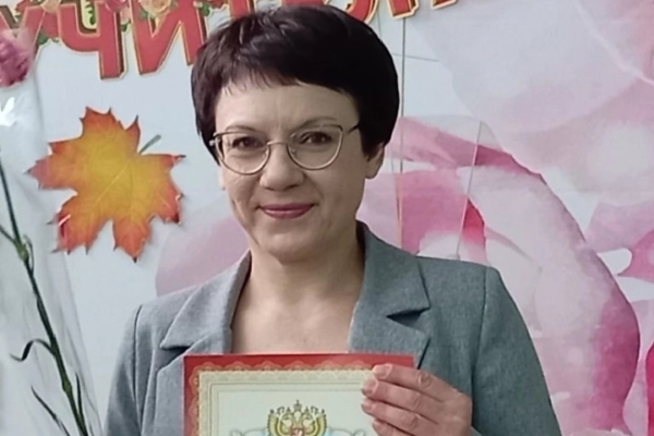 Педагога комаричского техникума поздравили с юбилеем