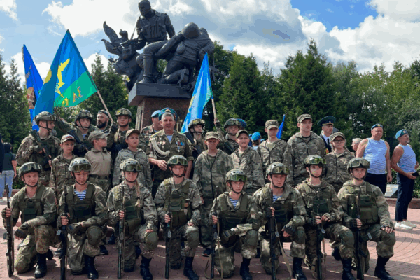 Брянских воинов-десантников поздравили с Днем ВДВ