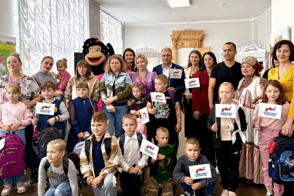 В Брянске будущим первоклассникам, чьи семьи участвуют в СВО, подарили особенный праздник