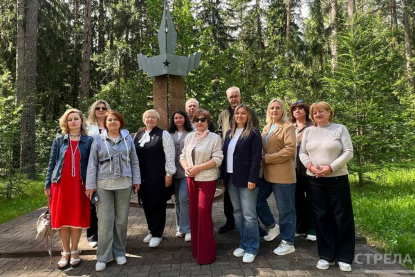 Под Брянском у памятника военным журналистам состоялась акция, посвященная 84-летию выхода газеты «На разгром врага»