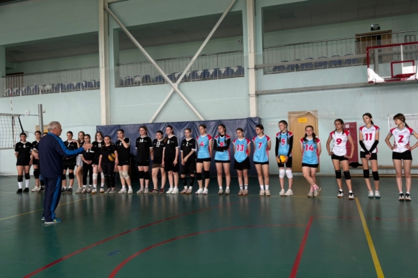 В Комаричской спортшколе на базе ФОКа имени Е. П. Синяева состоялся турнир по волейболу