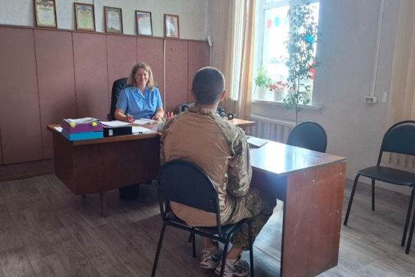 В отделе социальной защиты населения Комаричского района состоялась встреча с участниками СВО и членами их семей