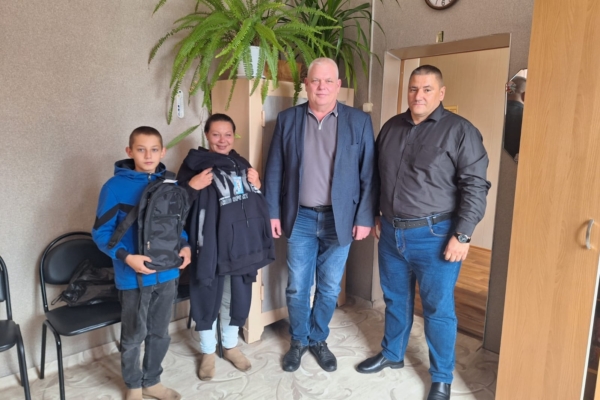 Депутаты и педагоги объединились для помощи комаричским школьникам в акции «Собери ребенка в школу»