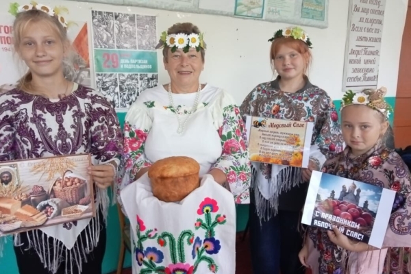 Знакомство с православными праздниками: Игровая программа в Комаричском районе