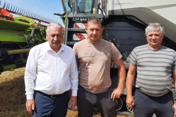 В Комаричском районе на полях кипит работа – идет активная уборка урожая