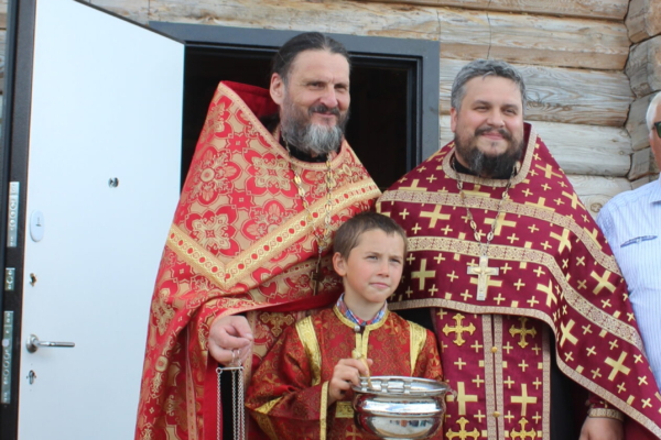 С Божьей помощью будем стремиться  к добру, несокрушимой вере и любви