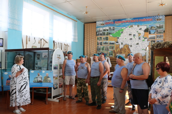 Комаричский музей встретил защитников неба