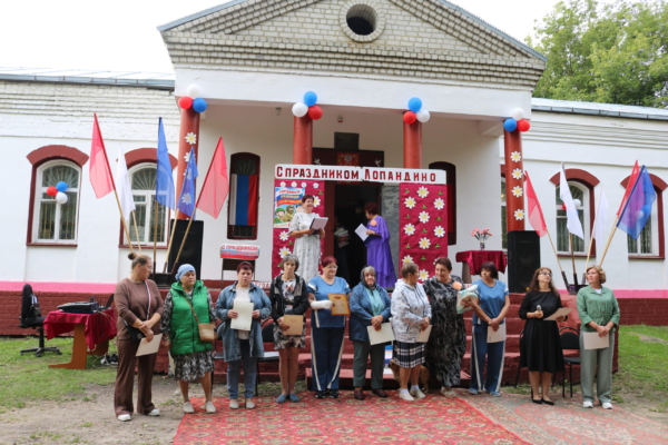 В Лопандино Комаричского района отметили «День поселка», посвященный силе и мужеству земляков