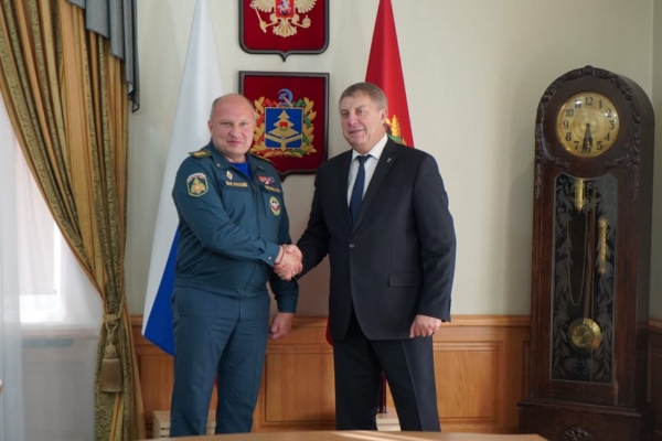 Губернатор Александр Богомаз провел рабочую встречу с министром МЧС РФ Александром Куренковым