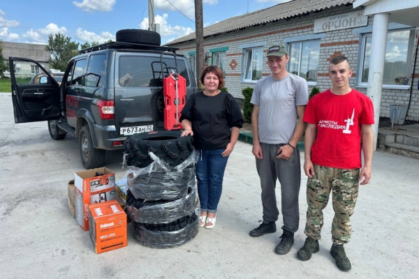 Жители Комаричского района продолжают с большим желанием собирать и отправлять гуманитарную помощь нашим бойцам