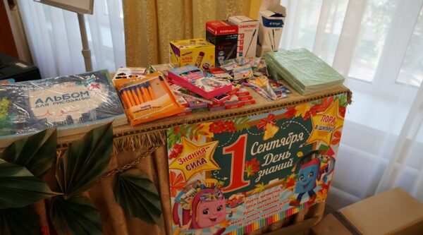 Росгвардейцы подарили детям школьные принадлежности в Брянске