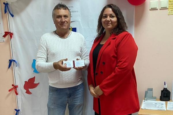 В Комаричском районе чествовали нового Ветерана труда Брянской области