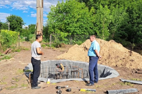 В Комаричском районе в поселке Лопандино ведется капитальный ремонт водонапорной башни