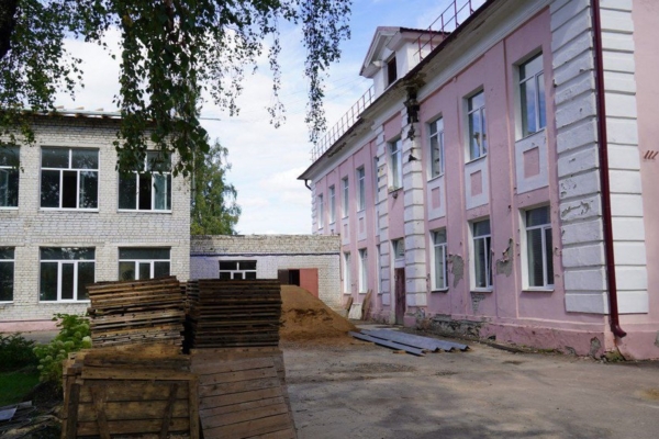 В Дятьково ремонтируют школу № 2