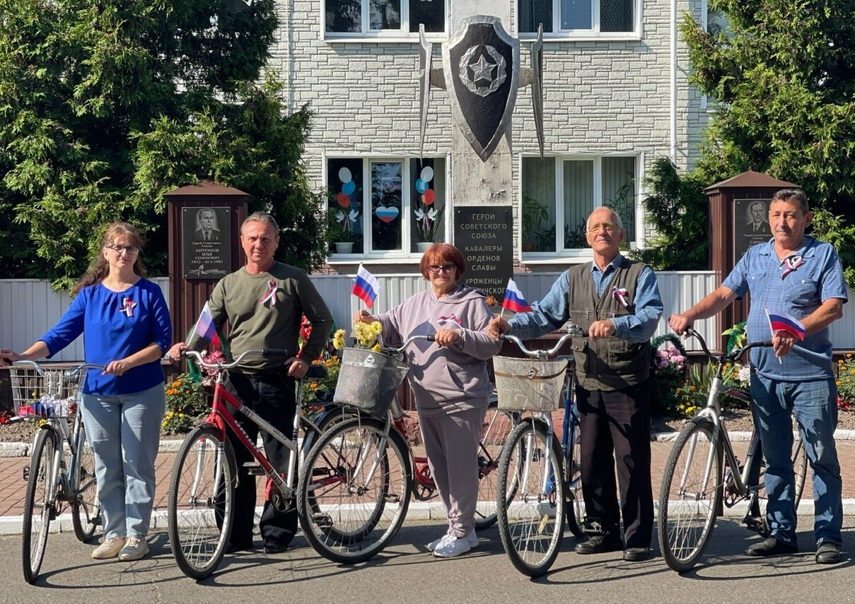 В Комаричах состоялся велопробег под девизом: «Триколор – наша гордость»