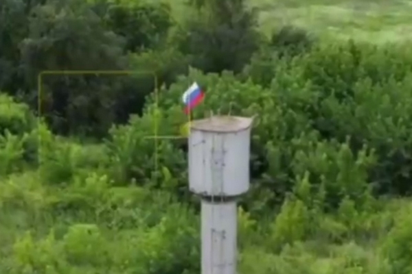 Бойцы бригады «БАРС-Брянск» водрузили триколор над украинским селом Гремяч