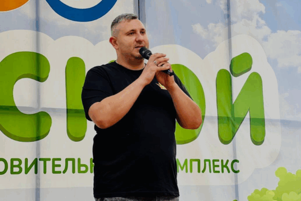 Руководитель брянского лагеря «Лесной» победил в проекте «СТОлица»