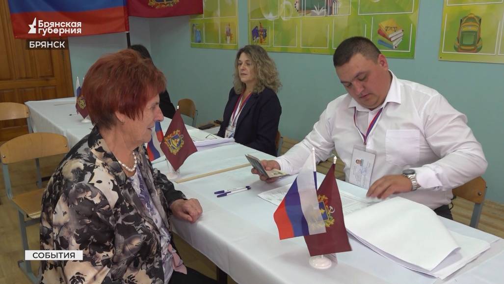 Мать героя России Лидия Ермакова посетила избирательные участки, чтобы проголосовать на выборах губернатора Брянской области