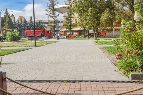 В Брянске ко Дню города завершат ремонт площади Октябрьской революции