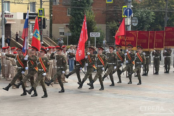 В Брянске на площади Партизан прошли торжества в честь 82-ой годовщины освобождения от немецко-фашистских захватчиков