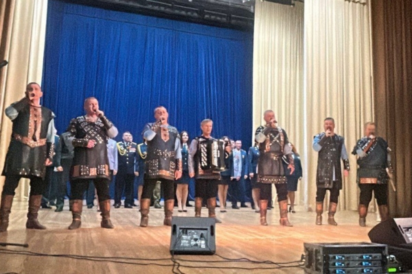 Брянский ансамбль «Ватага» выступил в Президентском полку