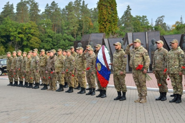 Бойцы «БАРС-Брянск» почтили память воинов-освободителей на Партизанской поляне