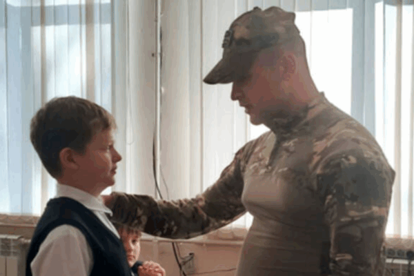 Боец СВО поблагодарил брянского школьника за письмо