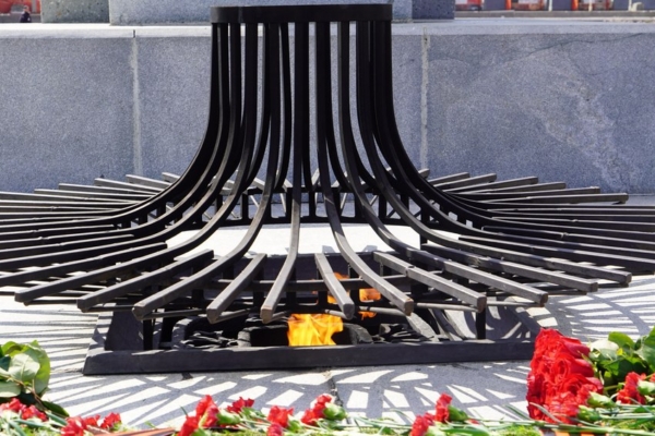 Губернатор Александр Богомаз вместе с делегацией из Беларуси почтил память героев-освободителей