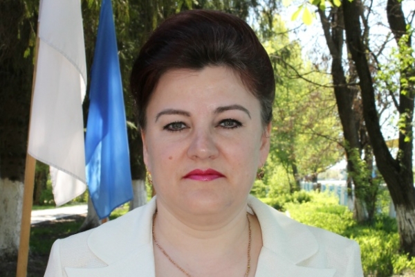 Елена Анатольевна Игнатова — опытный педагог Комаричского механико-технологического техникума с заслуженным авторитетом