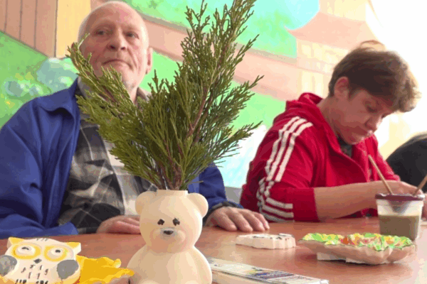 Волонтёры брянского фонда «Мирослава» провели мастер-класс для подопечных интерната